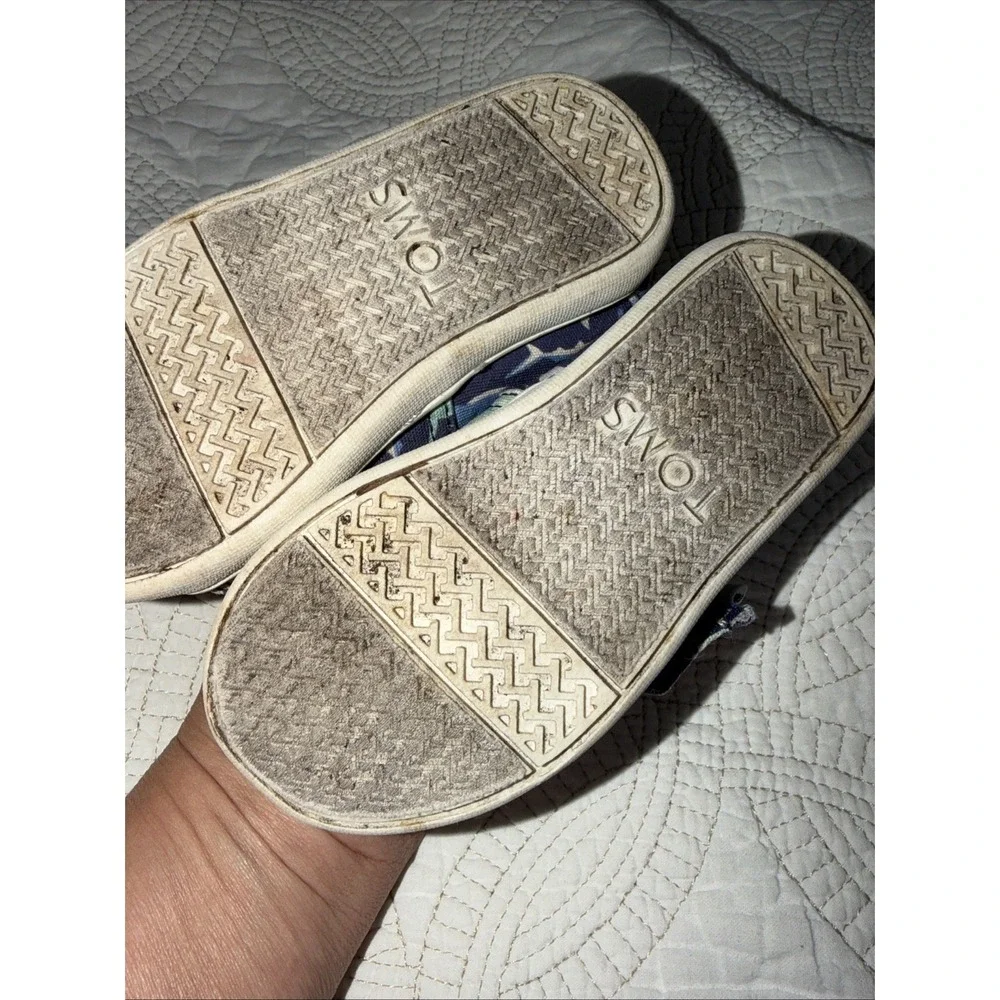 TOMS TODDLER SHARK BELMONT‎ SLIP ON SHOES BLUE DEPTHS SIZE 8 EUC